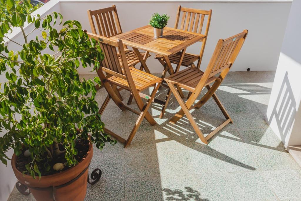 Lovely & Bright Renovated Apt. W/ Balcony In Lagos Dış mekan fotoğraf