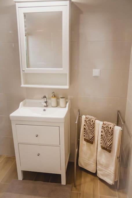 Lovely & Bright Renovated Apt. W/ Balcony In Lagos Dış mekan fotoğraf